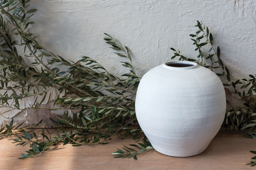 Konos white cement vase texture detail