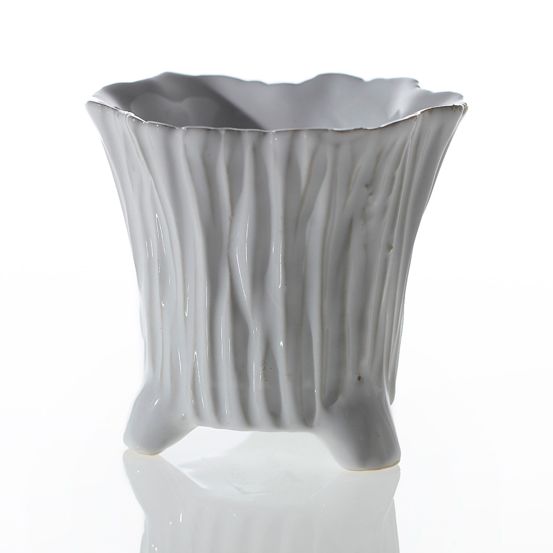 White Mellie pot with a wavy scalloped rim, ribbed sides, and three stubby feet