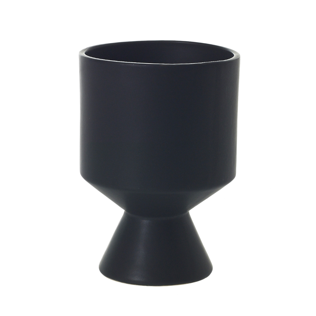 Single De Vil pot in matte black, front view showing the open rim and narrow waist above the base