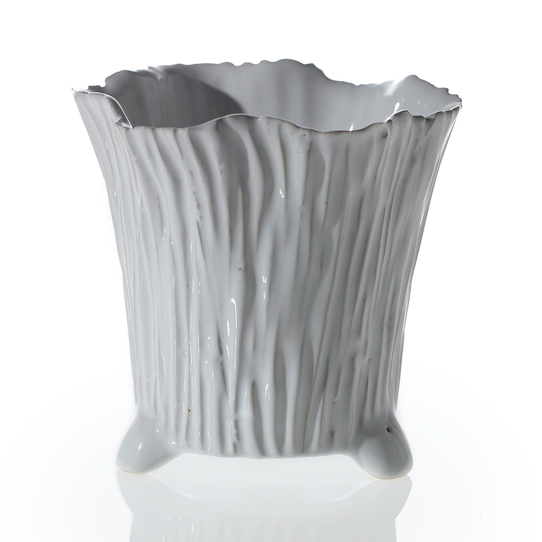 Mellie pot shown at a slight angle with a deep glossy interior and uneven scalloped edge